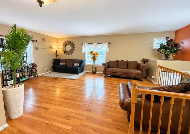 Photo 3 of Townhouse for sale at 11 Monarch Dr, Streamwood, IL 60107 | MLS# 12795715 | Listing updated on 2026-10-28