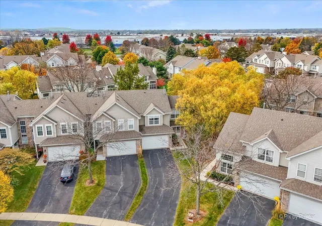 Photo 2 of Townhouse for sale at 1569 Tuppeny Ct, Roselle, IL 60172 | MLS# 12795716 | Listing updated on 2026-10-31