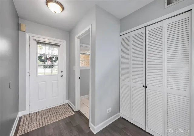 Photo 4 of Townhouse for sale at 1569 Tuppeny Ct, Roselle, IL 60172 | MLS# 12795716 | Listing updated on 2026-10-31