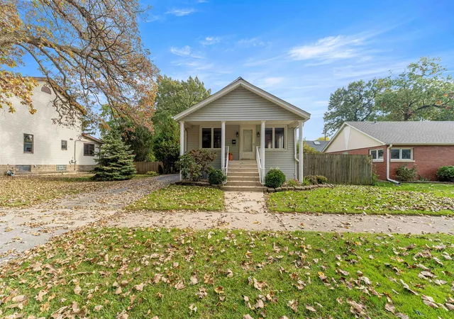 Single family home for sale at 9543 S 51st Avenue, Oak Lawn, IL 60453 | MLS# 12795717