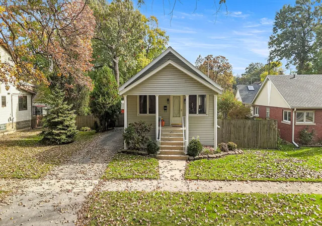 Photo 1 of Single family home for sale at 9543 S 51st Avenue, Oak Lawn, IL 60453 | MLS# 12795717 | Listing updated on 2026-10-29