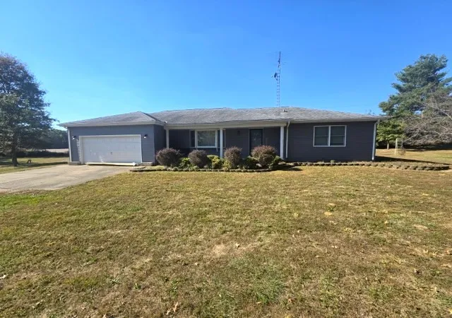 Photo 1 of Single family home for sale at 1305 N Main St, Dix, IL 62830 | MLS# 12795723 | Listing updated on 2026-10-28