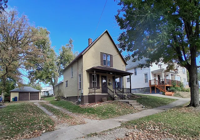 Photo 2 of Single family home for sale at 206 E Oak St, Kewanee, IL 61443 | MLS# 12795749 | Listing updated on 2026-10-29