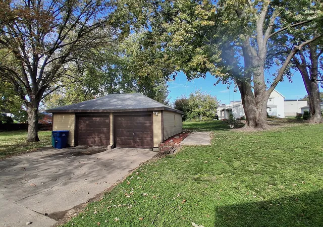 Photo 3 of Single family home for sale at 206 E Oak St, Kewanee, IL 61443 | MLS# 12795749 | Listing updated on 2026-10-29