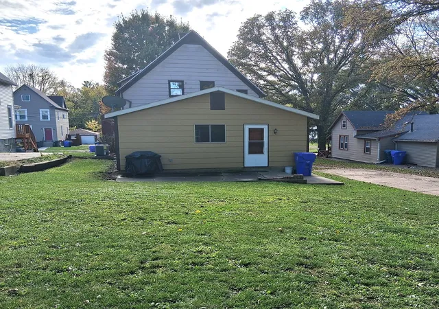 Photo 4 of Single family home for sale at 206 E Oak St, Kewanee, IL 61443 | MLS# 12795749 | Listing updated on 2026-10-29