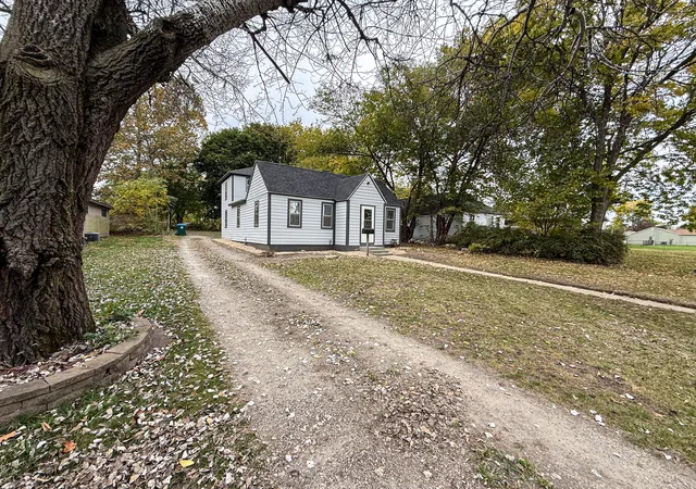 Photo 3 of Single family home for sale at 1506 10th Avenue, Rock Falls, IL 61071 | MLS# 12795755 | Listing updated on 2026-10-28