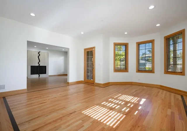 Photo 4 of Single family home for sale at 2618 Glenview Ave, Park Ridge, IL 60068 | MLS# 12795757 | Listing updated on 2026-10-30