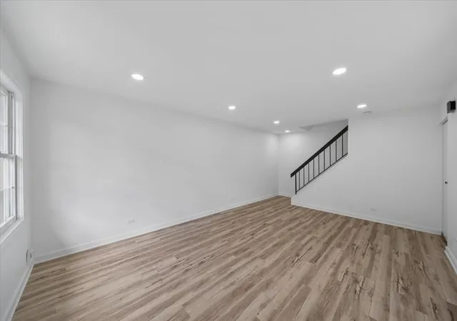 Photo 4 of Townhouse for sale at 185 College Dr #B, Bloomingdale, IL 60108 | MLS# 12795779 | Listing updated on 2026-10-29