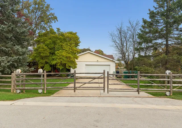 Photo 1 of Single family home for sale at 7950 Laguna Dr, Orland Park, IL 60462 | MLS# 12795787 | Listing updated on 2026-10-30