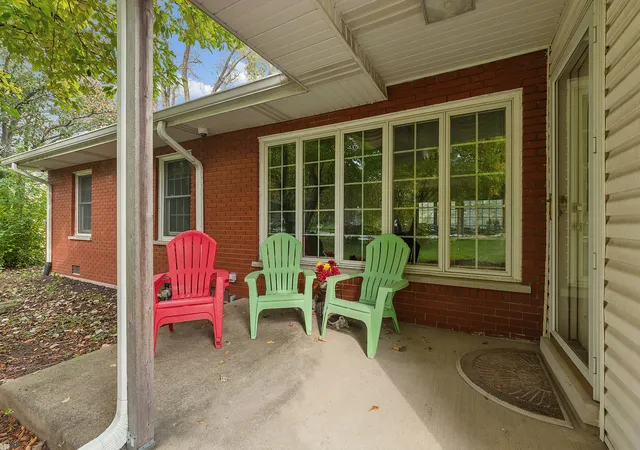 Photo 2 of Single family home for sale at 7950 Laguna Dr, Orland Park, IL 60462 | MLS# 12795787 | Listing updated on 2026-10-30