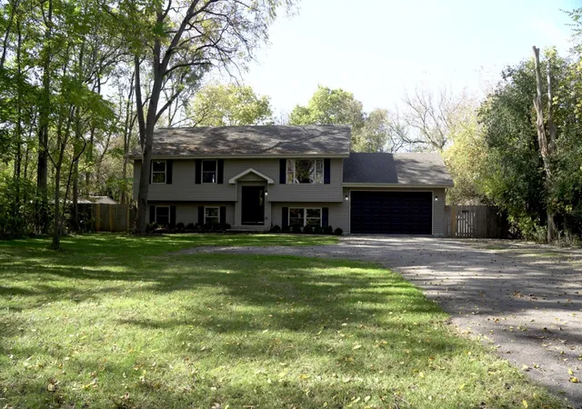 Photo 1 of Single family home for sale at 804 Rinear Rd, Antioch, IL 60002 | MLS# 12795796 | Listing updated on 2026-10-30