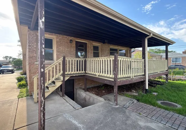 Photo 3 of Single family home for sale at 9215 S Hamlin Ave, Evergreen Park, IL 60805 | MLS# 12795813 | Listing updated on 2026-10-28