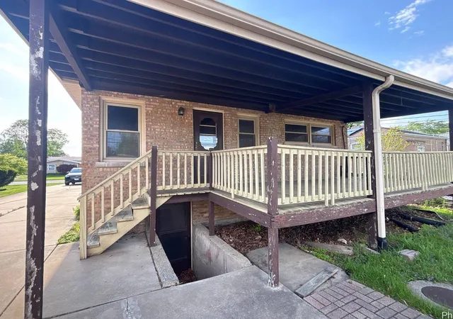 Photo 3 of Single family home for sale at 9215 S Hamlin Ave, Evergreen Park, IL 60805 | MLS# 12795813 | Listing updated on 2026-10-28