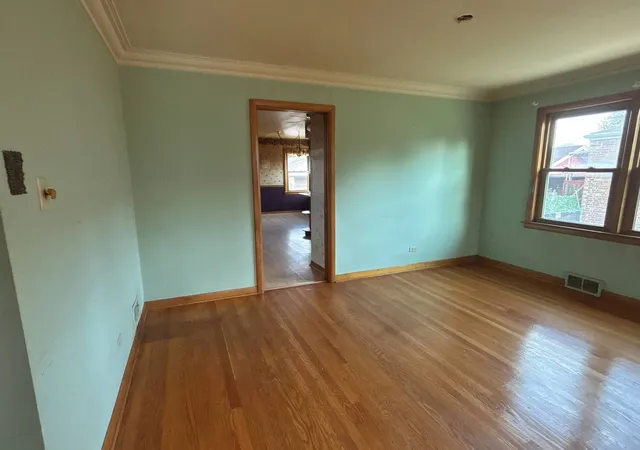 Photo 4 of Single family home for sale at 9215 S Hamlin Ave, Evergreen Park, IL 60805 | MLS# 12795813 | Listing updated on 2026-10-28