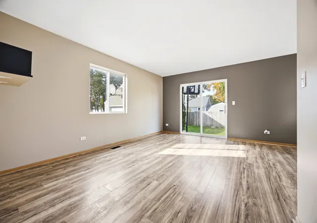 Photo 3 of House for sale at 315 N Green St, Carpentersville, IL 60110 | MLS# 12795835 | Listing updated on 2026-10-29
