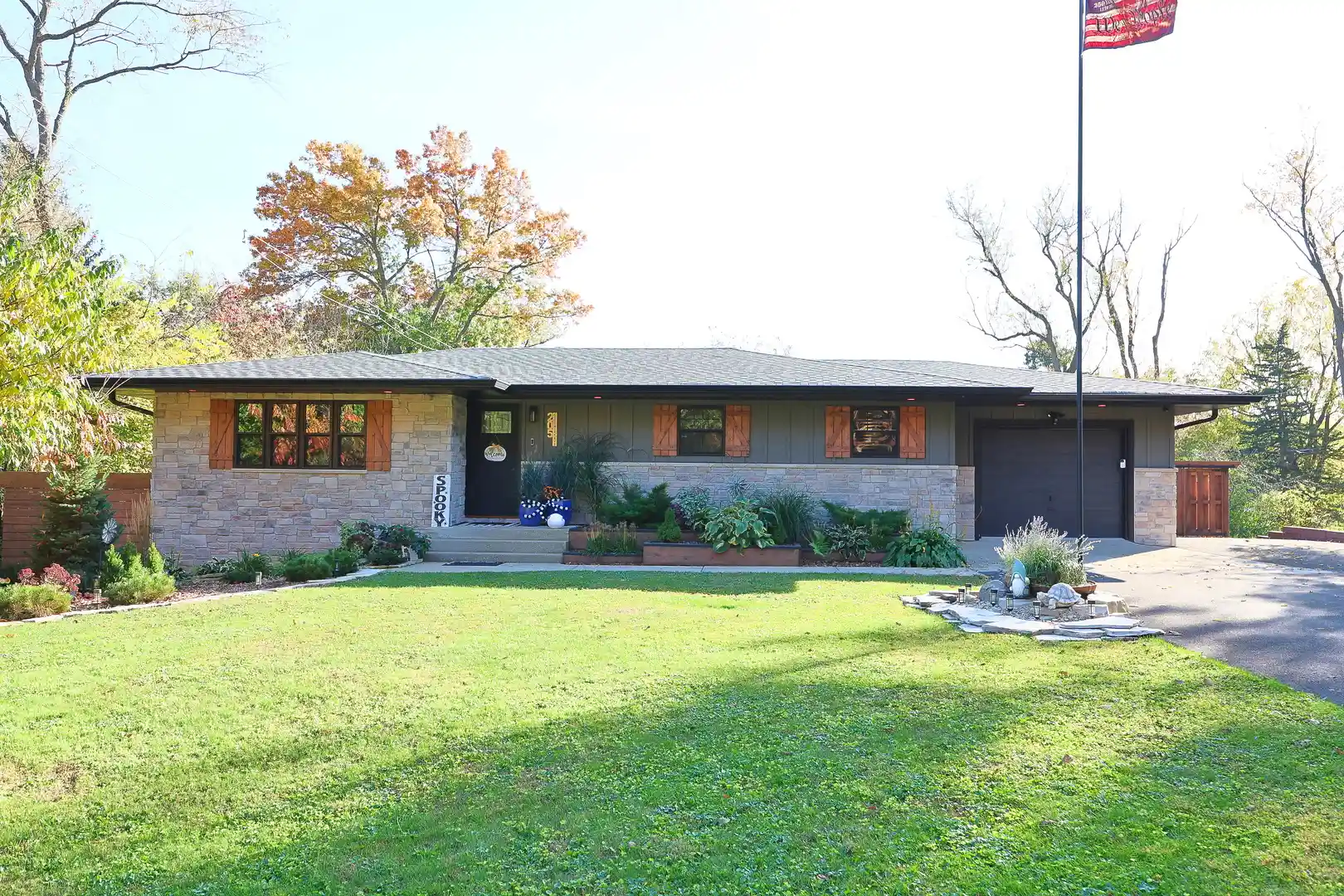Photo 3 of Single family home for sale at 205 Coventry Ave, Spring Grove, IL 60081 | MLS# 12795841 | Listing updated on 2026-10-28