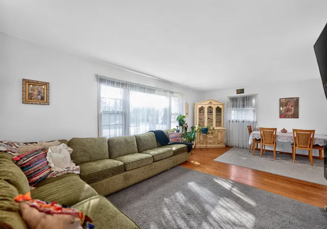 Photo 3 of Single family home for sale at 825 Prairie St, Aurora, IL 60506 | MLS# 12795846 | Listing updated on 2026-10-30