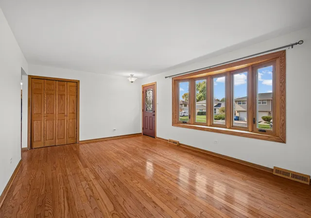Photo 3 of Single family home for sale at 10613 S Terry Dr, Palos Hills, IL 60465 | MLS# 12795849 | Listing updated on 2026-10-29