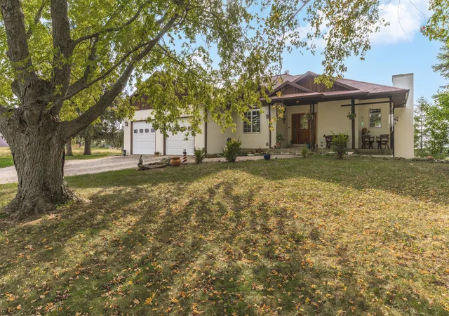 Photo 1 of Single family home for sale at 8621 E 2100 North Rd, Carlock, IL 61725 | MLS# 12795852 | Listing updated on 2026-10-28
