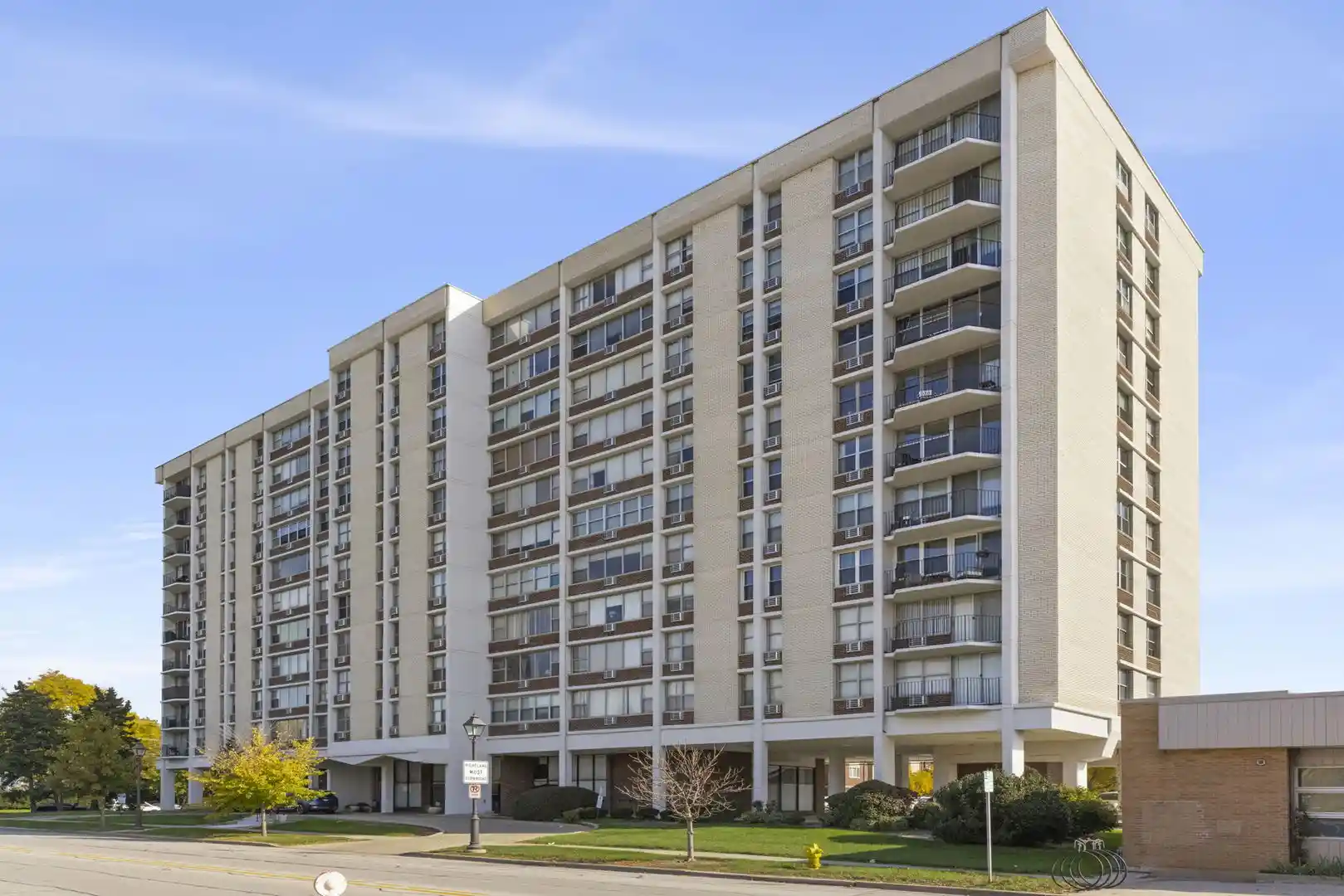 Listing Photo 1 - Condo for sale in 33 N Main St located at 33 N Main St, Lombard, IL 60148 - Unit #6M