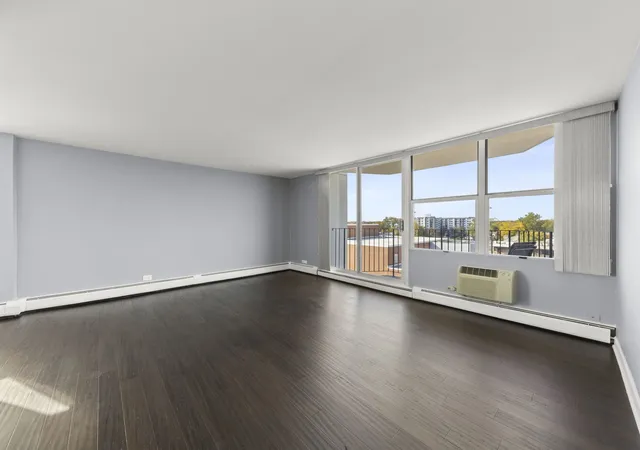 Listing Photo 4 - Condo for sale in building located at 33 N Main St, Lombard, IL 60148 - Unit #6M