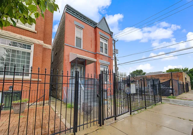 Photo 2 of Condo for sale at 331 S Richmond St, Chicago, IL 60612 | MLS# 12795866 | Listing updated on 2026-10-28