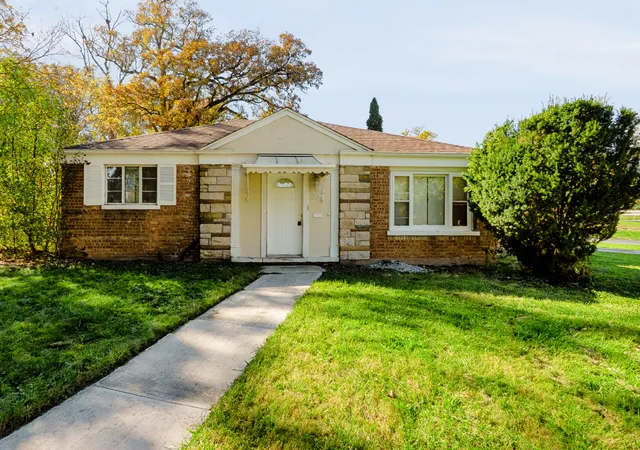 Photo 1 of Single family home for sale at 33 Oak Ln, Park Forest, IL 60466 | MLS# 12795868 | Listing updated on 2026-10-29