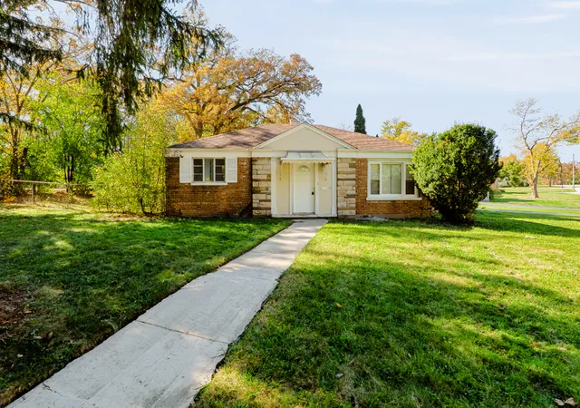 Photo 2 of Single family home for sale at 33 Oak Ln, Park Forest, IL 60466 | MLS# 12795868 | Listing updated on 2026-10-29