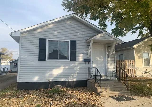 Photo 1 of Single family home for sale at 222 W Superior St, Ottawa, IL 61350 | MLS# 12795878 | Listing updated on 2026-10-28
