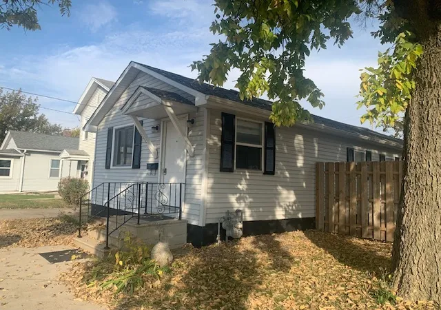 Photo 2 of Single family home for sale at 222 W Superior St, Ottawa, IL 61350 | MLS# 12795878 | Listing updated on 2026-10-28