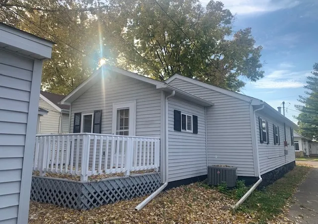 Photo 4 of Single family home for sale at 222 W Superior St, Ottawa, IL 61350 | MLS# 12795878 | Listing updated on 2026-10-28