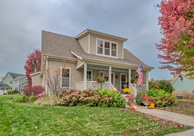 Photo 1 of Single family home for sale at 658 Indian Path Rd, Grayslake, IL 60030 | MLS# 12795890 | Listing updated on 2026-10-29
