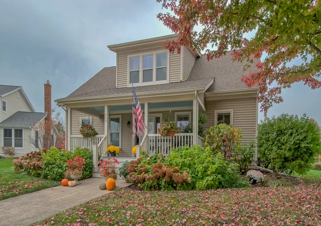 Photo 2 of Single family home for sale at 658 Indian Path Rd, Grayslake, IL 60030 | MLS# 12795890 | Listing updated on 2026-10-29