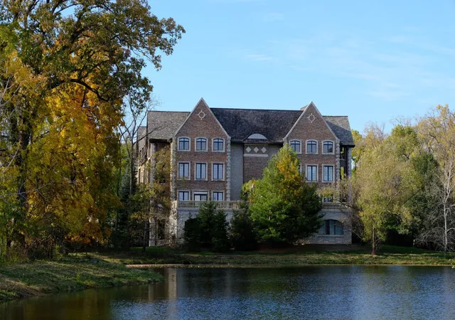 Listing Photo 1 - Condo for sale in building located at 1800 Amberley Ct, Forest Lake, IL 60045 - Unit #204