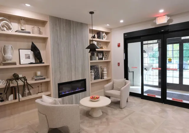 Listing Photo 4 - Condo for sale in building located at 1800 Amberley Ct, Forest Lake, IL 60045 - Unit #204