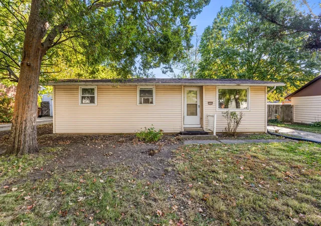 Photo 1 of Single family home for sale at 1008 Holiday Dr, Champaign, IL 61821 | MLS# 12795938 | Listing updated on 2026-10-30