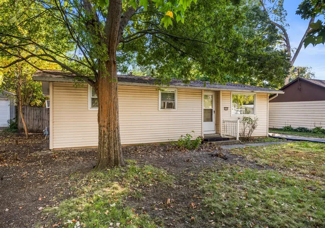 Photo 1 of Single family home for sale at 1008 Holiday Dr, Champaign, IL 61821 | MLS# 12795938 | Listing updated on 2026-10-30