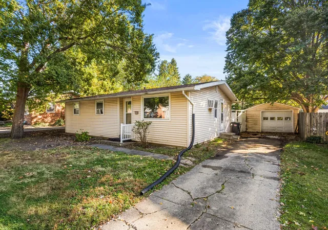 Photo 2 of Single family home for sale at 1008 Holiday Dr, Champaign, IL 61821 | MLS# 12795938 | Listing updated on 2026-10-30