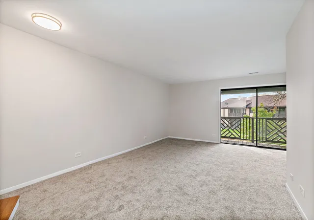 Listing Photo 1 - Condo for sale in building located at 1624 Salisbury Ct, Wheaton, IL 60189 - Unit #C
