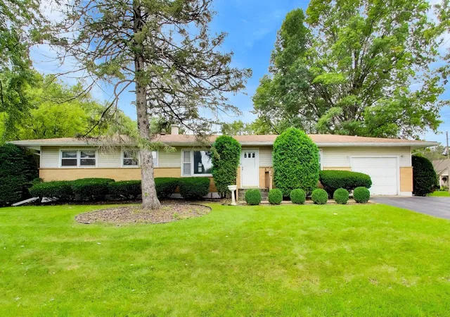 Single family home for sale at 4917 Bonner Dr, McHenry, IL 60050 | MLS# 12795947