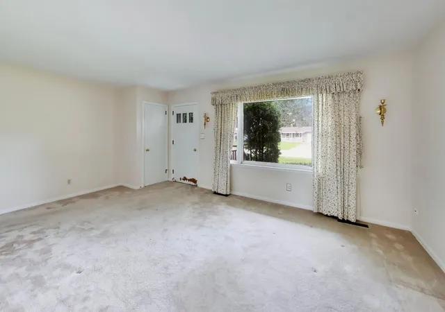 Photo 3 of Single family home for sale at 4917 Bonner Dr, Mc Henry, IL 60050 | MLS# 12795947 | Listing updated on 2026-10-28
