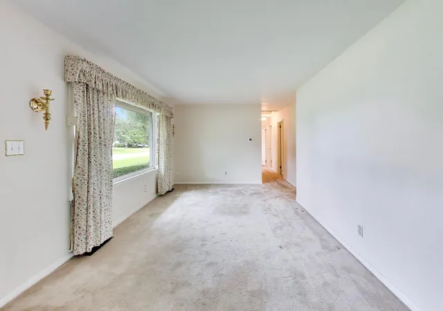 Photo 4 of Single family home for sale at 4917 Bonner Dr, Mc Henry, IL 60050 | MLS# 12795947 | Listing updated on 2026-10-28