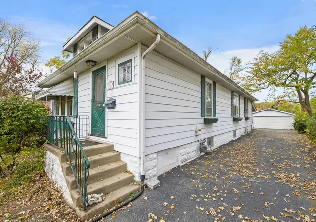 Photo 2 of Single family home for sale at 1642 Pine Rd, Homewood, IL 60430 | MLS# 12795950 | Listing updated on 2026-10-30