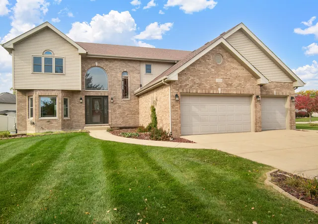 Photo 1 of Single family home for sale at 1009 Southcreek Dr, Manteno, IL 60950 | MLS# 12795962 | Listing updated on 2026-10-29