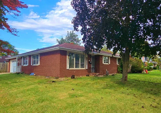 Photo 3 of Single family home for sale at 1617 Douglas St, Joliet, IL 60435 | MLS# 12795965 | Listing updated on 2026-10-28