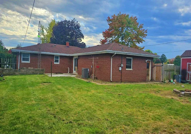 Photo 4 of Single family home for sale at 1617 Douglas St, Joliet, IL 60435 | MLS# 12795965 | Listing updated on 2026-10-28