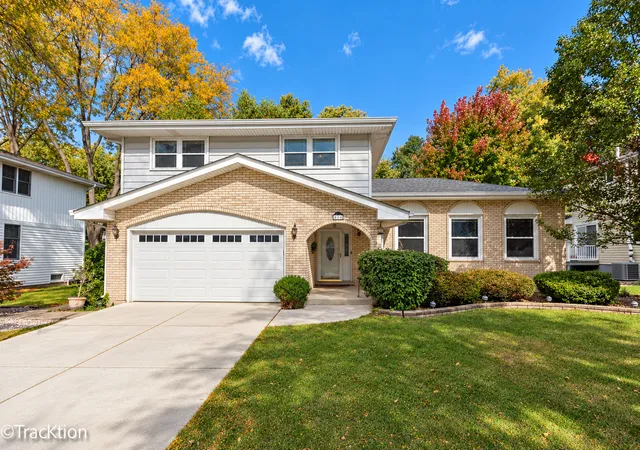 Photo 1 of Single family home for sale at 904 Weatherbee Ave, Downers Grove, IL 60516 | MLS# 12795976 | Listing updated on 2026-10-29