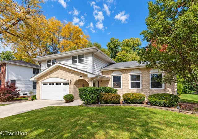 Photo 1 of Single family home for sale at 904 Weatherbee Ave, Downers Grove, IL 60516 | MLS# 12795976 | Listing updated on 2026-10-29