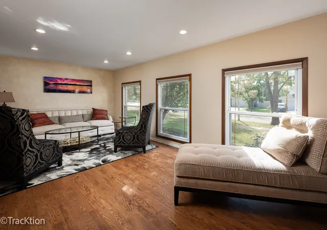 Photo 3 of Single family home for sale at 904 Weatherbee Ave, Downers Grove, IL 60516 | MLS# 12795976 | Listing updated on 2026-10-29