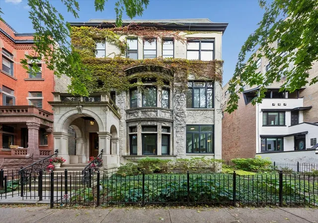 Condo for sale at 556 W Arlington Pl #2, Chicago, IL 60614 | MLS# 12795978